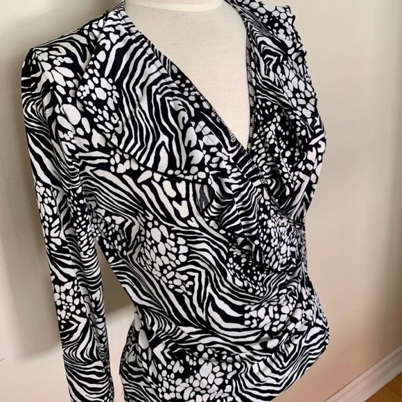 NWT/ Jones New York cross over blouse top - Picture 4 of 8